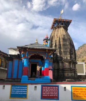 omkareshwar temple hotels in guptkashi