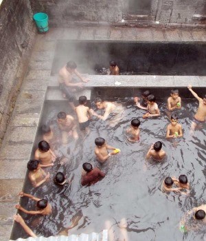 hot water in gaurikund